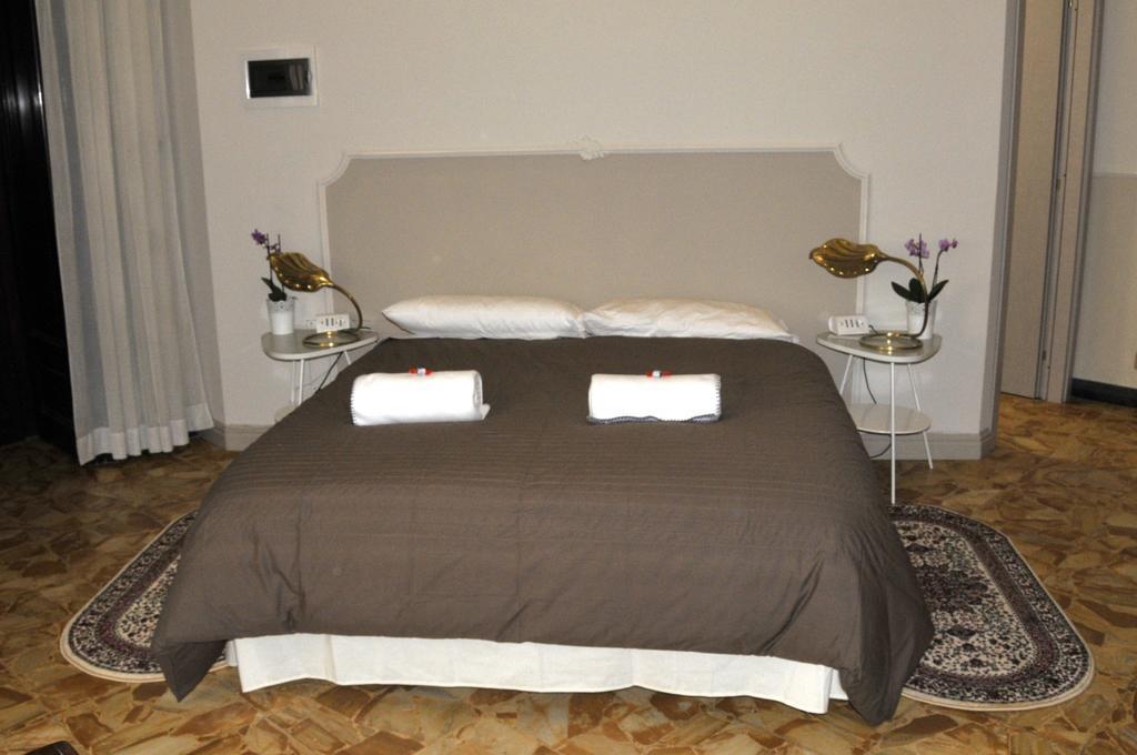 Alibrandi Palace Civitavecchia Ruang foto