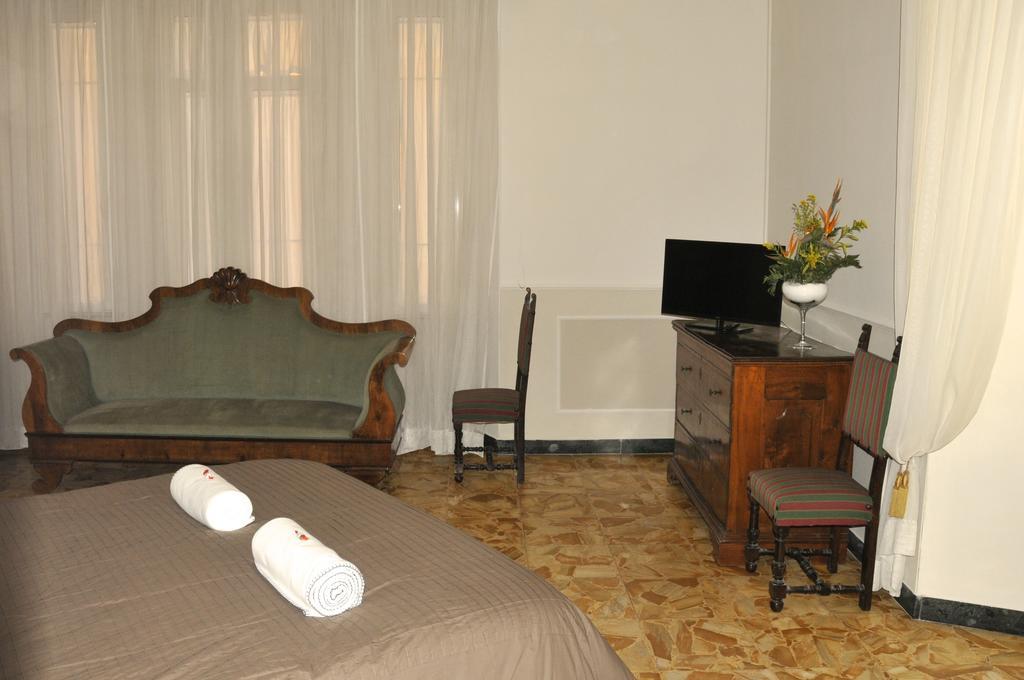 Alibrandi Palace Civitavecchia Ruang foto