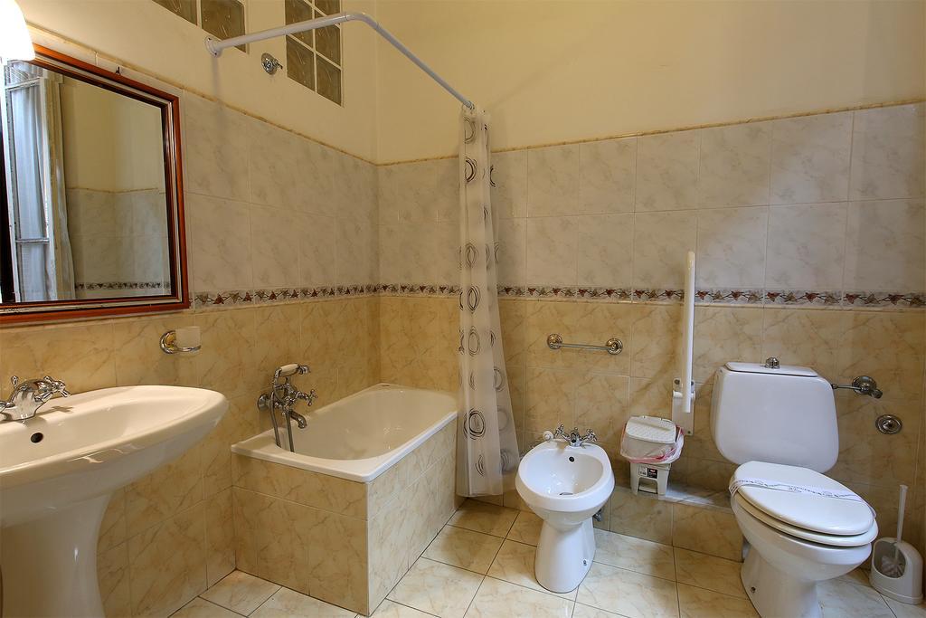 Alibrandi Palace Civitavecchia Bagian luar foto