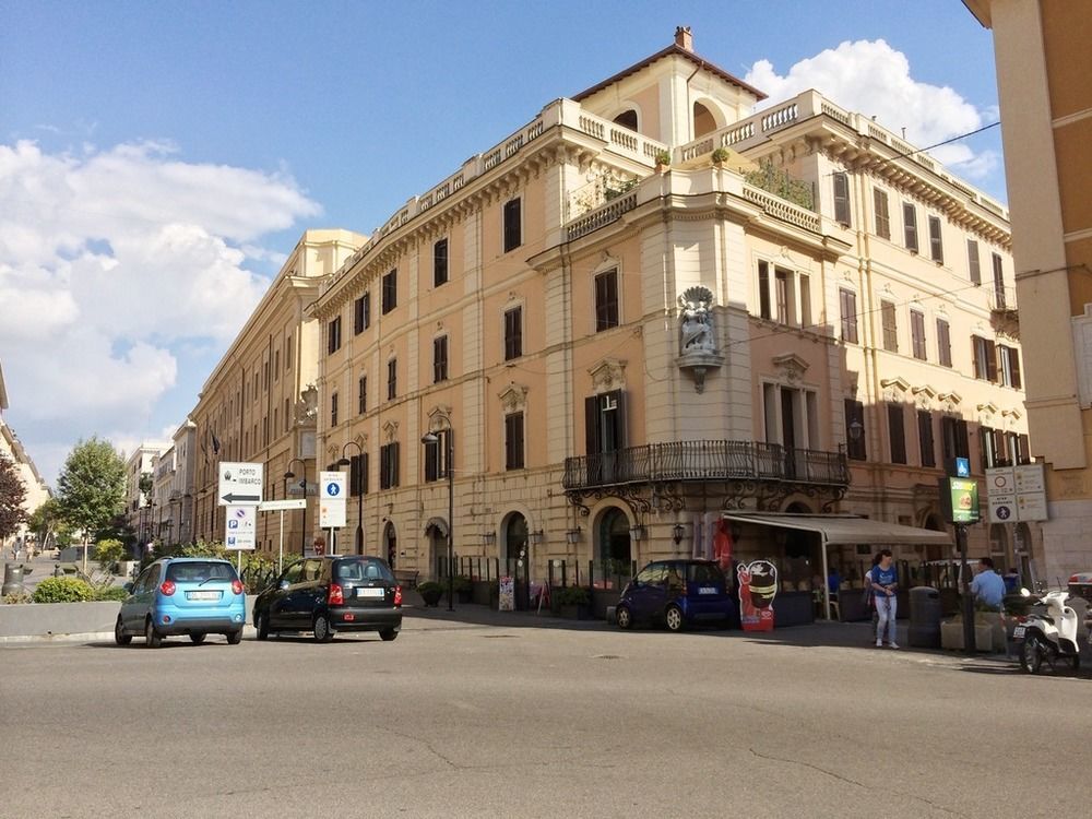 Alibrandi Palace Civitavecchia Bagian luar foto