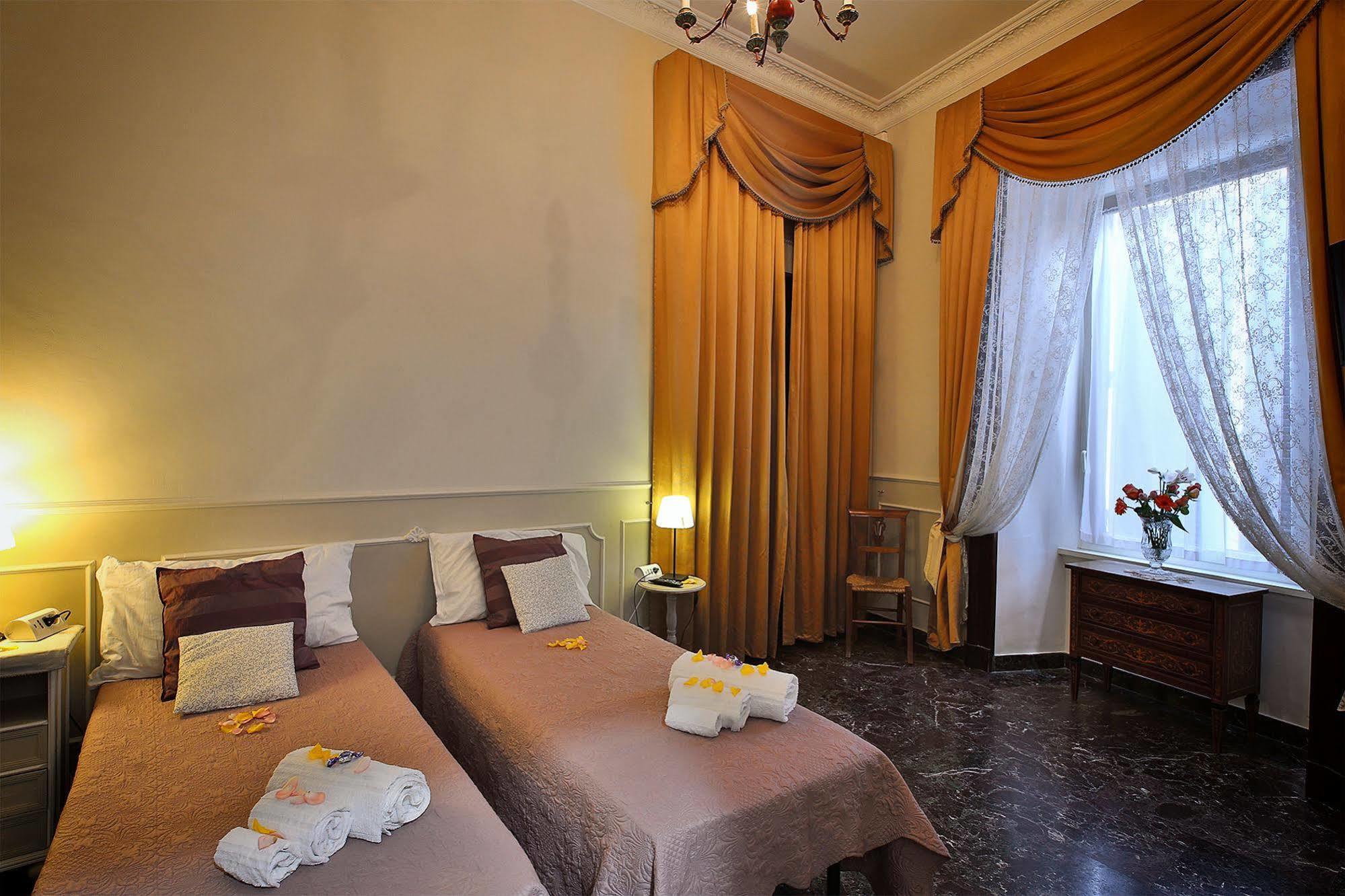 Alibrandi Palace Civitavecchia Bagian luar foto